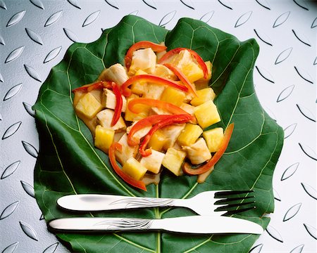 simsearch:625-00848877,k - High angle view of pollo hawaiano on a leaf Stock Photo - Premium Royalty-Free, Code: 625-00849487