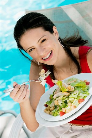eating women expression - Portrait of a young woman eating salad Foto de stock - Sin royalties Premium, Código: 625-00849695