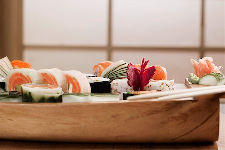simsearch:693-06403356,k - Close-up of sushi in a platter Stock Photo - Premium Royalty-Free, Code: 625-00849783