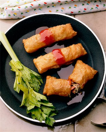 simsearch:625-00848877,k - High angle view of egg rolls in a pan Stock Photo - Premium Royalty-Free, Code: 625-00849823