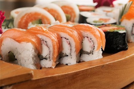 simsearch:693-06403356,k - Close-up of sushi in a platter Stock Photo - Premium Royalty-Free, Code: 625-00849955