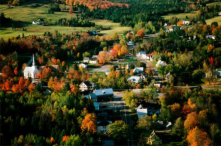 simsearch:625-00840375,k - Aerial views of West burke, Vermont showing fall foliage Foto de stock - Royalty Free Premium, Número: 625-00840387