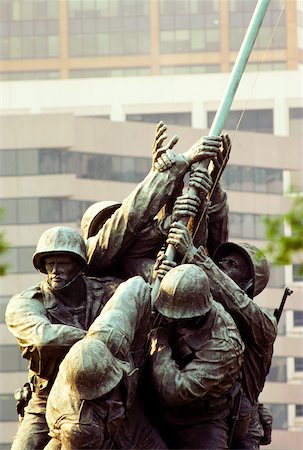 freedom monument - Vue d'angle faible d'un monument commémoratif de guerre, Iwo Jima Memorial, Virginia, USA Photographie de stock - Premium Libres de Droits, Code: 625-00840476