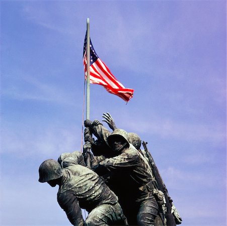 Vue d'angle faible d'un monument commémoratif de guerre, Iwo Jima Memorial, Virginia, USA Photographie de stock - Premium Libres de Droits, Code: 625-00840588