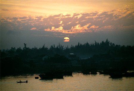 simsearch:625-01040510,k - Sonnenaufgang über den Fluss Da Nang, Vietnam Stockbilder - Premium RF Lizenzfrei, Bildnummer: 625-00840694