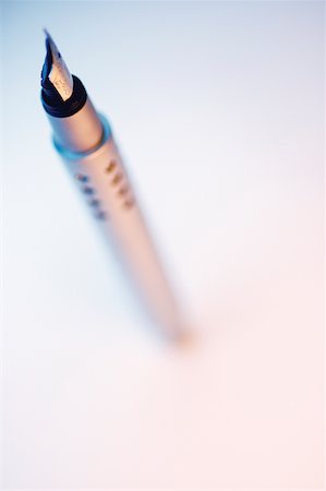 penna stilografica - Close-up of a fountain pen Fotografie stock - Premium Royalty-Free, Codice: 625-00840864