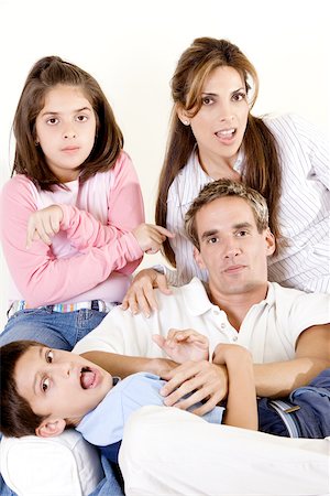 simsearch:640-01353083,k - Porträt von Eltern mit ihrem Sohn und Tochter sitzen Stockbilder - Premium RF Lizenzfrei, Bildnummer: 625-00841367