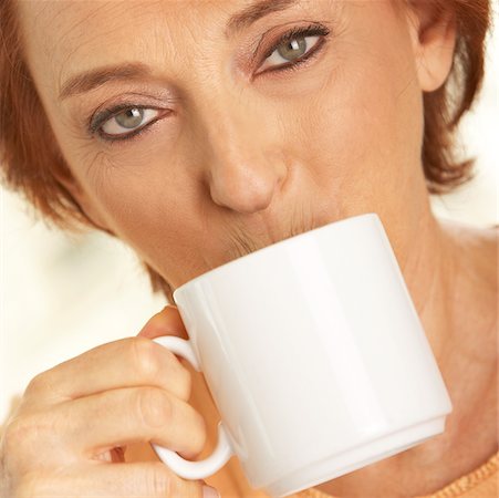 simsearch:625-00902669,k - Portrait of a senior woman drinking a cup of coffee Foto de stock - Sin royalties Premium, Código: 625-00842014
