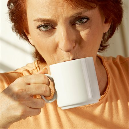 simsearch:625-00902669,k - Portrait of a senior woman drinking a cup of coffee Foto de stock - Sin royalties Premium, Código: 625-00842011