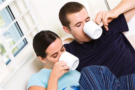 simsearch:625-01095569,k - Close-up of a young couple drinking coffee Foto de stock - Sin royalties Premium, Código: 625-00843256