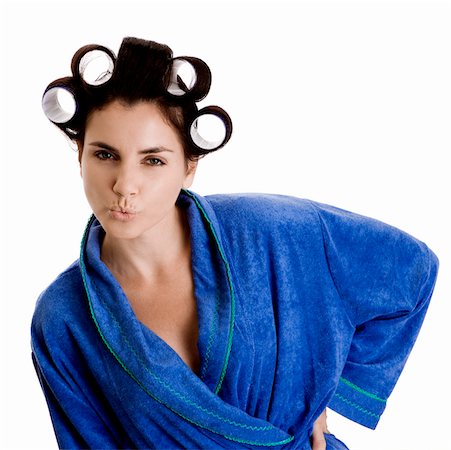 simsearch:625-00850090,k - Portrait d'une jeune femme avec des bigoudis dans les cheveux ses lèvres de pulsation Photographie de stock - Premium Libres de Droits, Code: 625-00850428