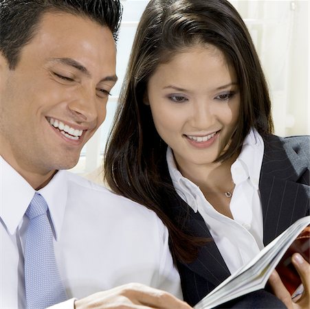 simsearch:625-01095402,k - Close-up of a businessman and a businesswoman reading a book Foto de stock - Sin royalties Premium, Código: 625-00851177