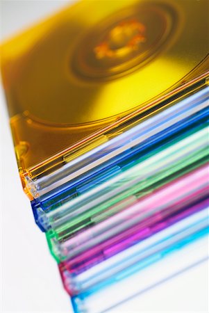 Close-up of a stack of CD cases Foto de stock - Sin royalties Premium, Código: 625-00898372