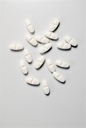 simsearch:625-02267134,k - High angle view of pills Fotografie stock - Premium Royalty-Free, Codice: 625-00898436
