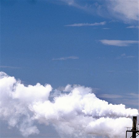 simsearch:625-00898596,k - Smoke emitting from a smoke stack North Benol, Oregon, USA Fotografie stock - Premium Royalty-Free, Codice: 625-00898594