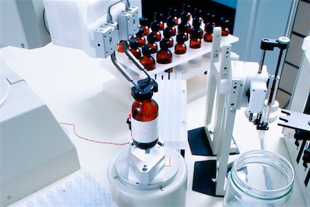 robotic hands - Preparation of artificial flavor samples with the help of robotic arms Stock Photo - Premium Royalty-Free, Code: 625-00898592