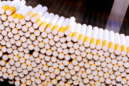 richmond - Close-up of a stack of cigarettes Richmond, Virginia, USA Foto de stock - Royalty Free Premium, Número: 625-00898647