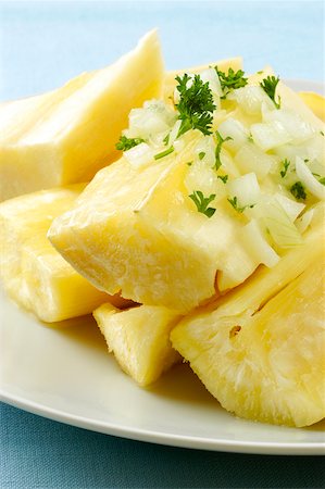 pineapple leaves - Gros plan de salade de fruits dans un plat Photographie de stock - Premium Libres de Droits, Code: 625-00898702