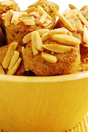 simsearch:625-00898908,k - Close-up of almond muffins in a bowl Stock Photo - Premium Royalty-Free, Code: 625-00898718