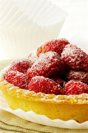 strawberry tart - Close-up of a strawberry tart in a plate Stock Photo - Premium Royalty-Free, Code: 625-00898782