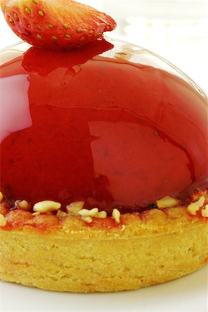 simsearch:625-00898908,k - Nahaufnahme der eine Erdbeere Torte in einem Teller Stockbilder - Premium RF Lizenzfrei, Bildnummer: 625-00898795