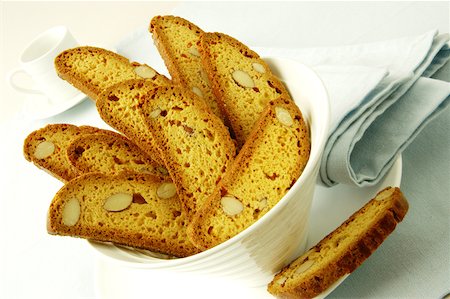 simsearch:625-00898908,k - Close-up of slices of almond cake in a bowl Stock Photo - Premium Royalty-Free, Code: 625-00898792