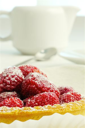 simsearch:625-00898908,k - Nahaufnahme der eine Erdbeere Torte in einem Teller Stockbilder - Premium RF Lizenzfrei, Bildnummer: 625-00898808