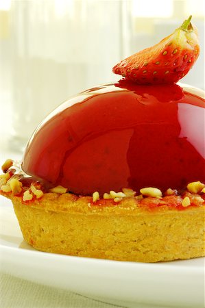 simsearch:625-00898908,k - Nahaufnahme der eine Erdbeere Torte in einem Teller Stockbilder - Premium RF Lizenzfrei, Bildnummer: 625-00898886