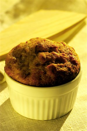 simsearch:625-00898908,k - Close-up of muffin in a bowl Stock Photo - Premium Royalty-Free, Code: 625-00898911