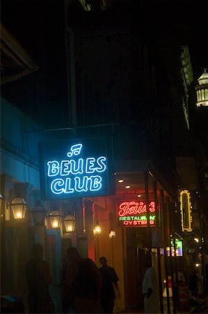 simsearch:851-02964181,k - Low angle view of neon signs lit up at night, New Orleans, Louisiana, USA Foto de stock - Royalty Free Premium, Número: 625-00899000