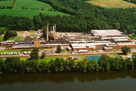 simsearch:625-00898596,k - Aerial view of a paper mill, James River Paper Mill, Milford, New Jersey, USA Fotografie stock - Premium Royalty-Free, Codice: 625-00899039