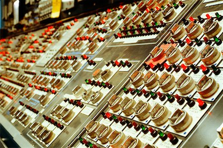 sala de controle - Control panels at a nuclear plant Mississippi, USA Foto de stock - Royalty Free Premium, Número: 625-00899031