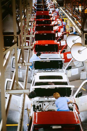 simsearch:625-00898624,k - High angle view of cars on an assembly line in a factory, Smyrna, Tennessee, USA Foto de stock - Sin royalties Premium, Código: 625-00899054
