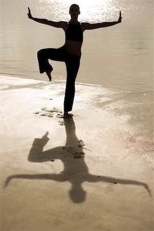 silhouette female martial arts - Silhouette of a young woman practicing martial arts on the beach Stock Photo - Premium Royalty-Free, Code: 625-00899523