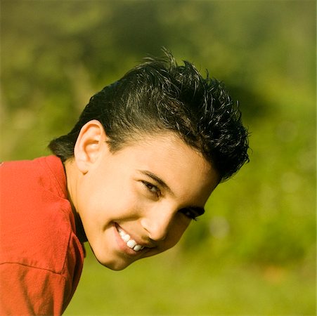 simsearch:625-01753509,k - Portrait d'un garçon souriant Photographie de stock - Premium Libres de Droits, Code: 625-00899624