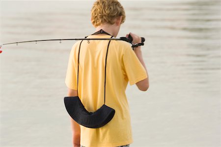 simsearch:625-01038259,k - Rear view of a teenage boy holding a fishing rod Stock Photo - Premium Royalty-Free, Code: 625-00899652