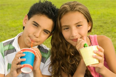 pictures of pre teen boys in tank tops - Close-up of a boy and a girl drinking with drinking straws Foto de stock - Sin royalties Premium, Código: 625-00899719