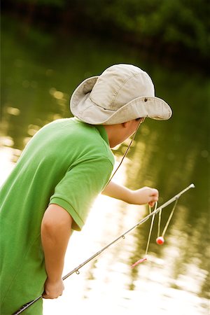 simsearch:625-01251739,k - Side profile of a teenage boy fishing in a lake Foto de stock - Sin royalties Premium, Código: 625-00900109