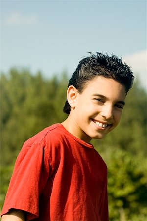 simsearch:625-00902119,k - Portrait d'un garçon souriant Photographie de stock - Premium Libres de Droits, Code: 625-00900408