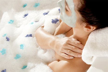 simsearch:625-00901115,k - High angle view of a young woman wearing a facial mask in a bathtub Stock Photo - Premium Royalty-Free, Code: 625-00900592