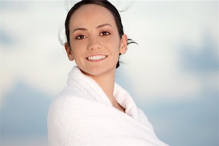 simsearch:625-00902766,k - Porträt einer jungen Frau, die in ein Handtuch eingewickelt Stockbilder - Premium RF Lizenzfrei, Bildnummer: 625-00900665
