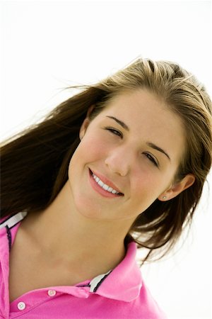 simsearch:625-00903096,k - Portrait d'une jeune adolescente souriant Photographie de stock - Premium Libres de Droits, Code: 625-00900725