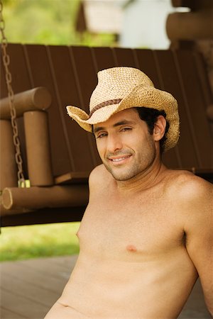 porch swing images - Portrait of a mid adult man wearing a hat Foto de stock - Sin royalties Premium, Código: 625-00900899