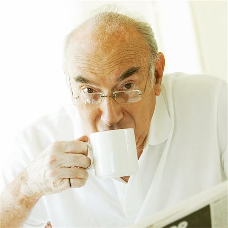 Portrait of a senior man drinking coffee Stock Photo - Premium Royalty-Free, Code: 625-00901047