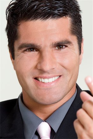 simsearch:625-00850090,k - Portrait d'un homme d'affaires souriant Photographie de stock - Premium Libres de Droits, Code: 625-00901110