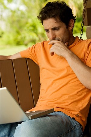 porch swing images - Close-up of a mid adult man looking at a laptop Foto de stock - Sin royalties Premium, Código: 625-00901386