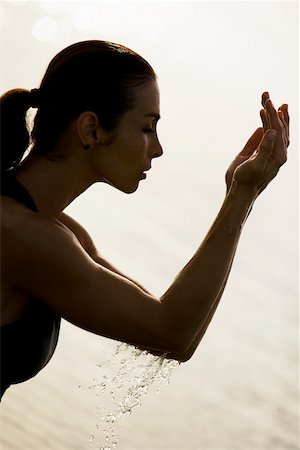 simsearch:625-01038706,k - Side profile of a young woman with her eyes closed Foto de stock - Royalty Free Premium, Número: 625-00901780