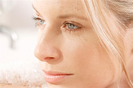 Close-up of a young woman in a bathtub Stock Photo - Premium Royalty-Free, Code: 625-00901961