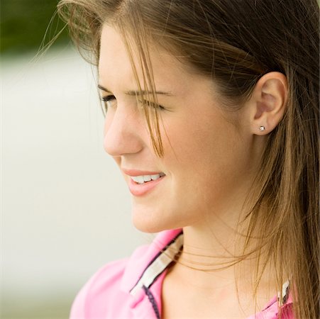 simsearch:625-00901126,k - Close-up of a teenage girl smiling Foto de stock - Sin royalties Premium, Código: 625-00902022