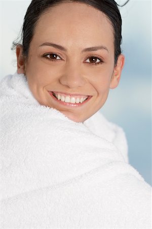 simsearch:625-00902766,k - Porträt einer jungen Frau, die in ein Handtuch eingewickelt Stockbilder - Premium RF Lizenzfrei, Bildnummer: 625-00902408